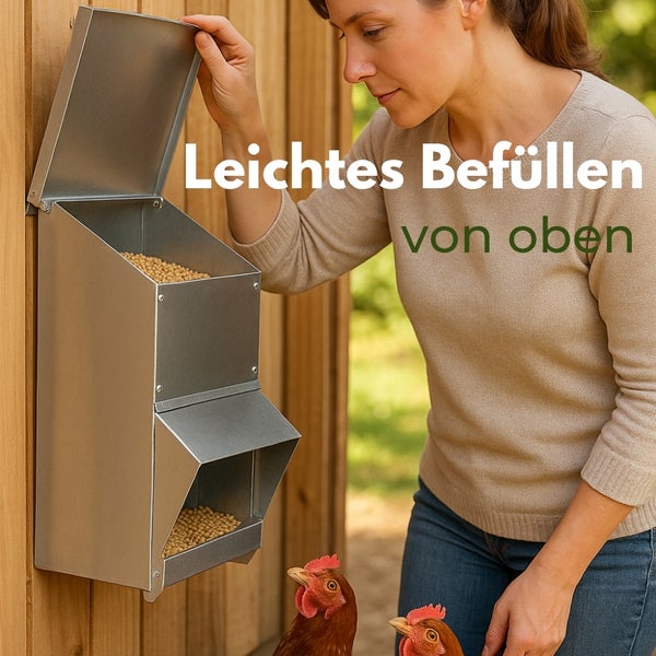 Hühnerfutterautomat aus Metall zur Wandmontage mit Frau und Hühnern