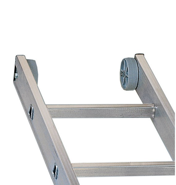 Detailaufnahme einer Leiter mit Rollen