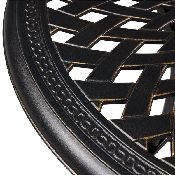 Detailansicht einer runden Gartentischplatte aus Metallguss mit Geflechtmuster und dekorativer Bordüre.