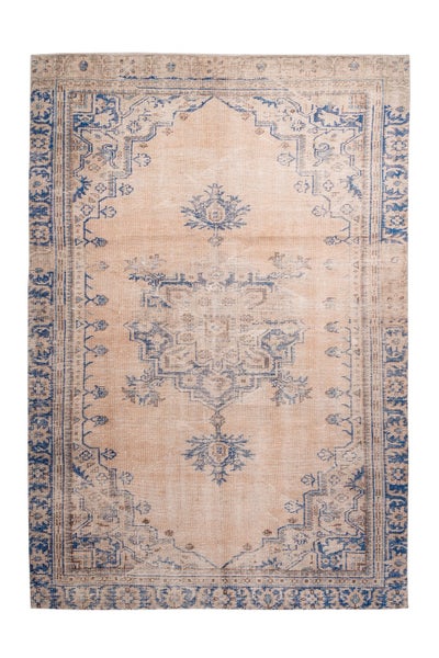 Vintage-Teppich mit blauem orientalischem Muster auf beigem Grund, rechteckig, flachgewebt.