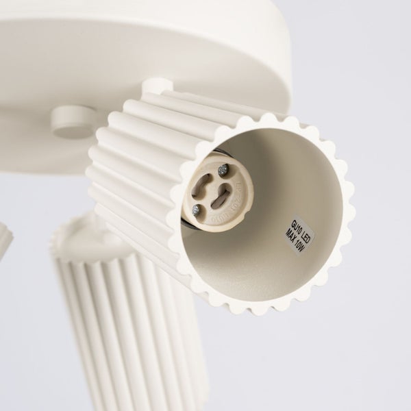 Nahaufnahme einer Deckenleuchte mit GU10 Fassung für maximal 10 Watt LED Leuchtmittel