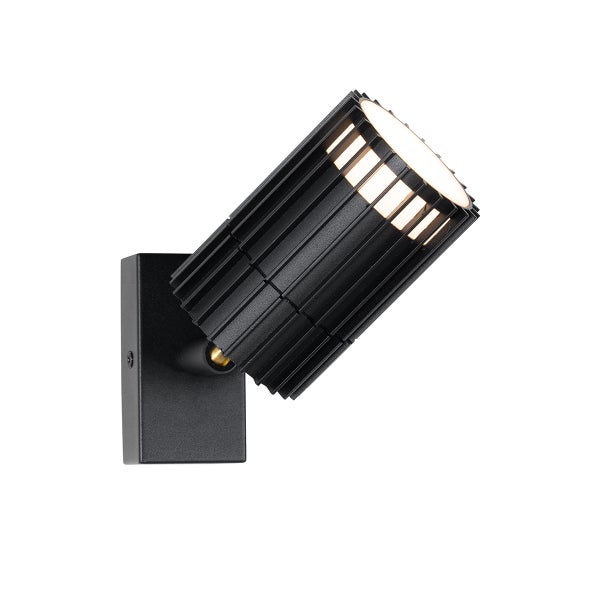 Schwarzer, verstellbarer Wandspot aus Metall mit geripptem Gehäuse.