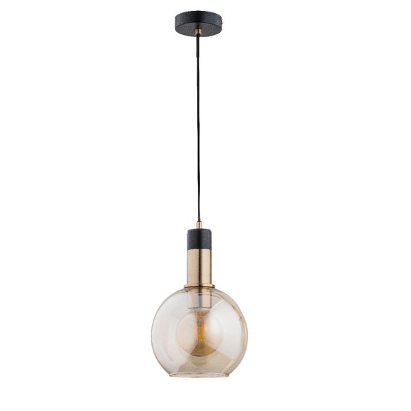 Moderne Pendelleuchte mit kugelformigem Glasschirm und Metallaufhängung.