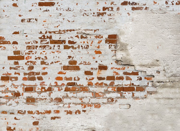 Fototapete Ziegelwand mit abblätternder weißer Farbe und Putzoberfläche im Industrie-Stil.