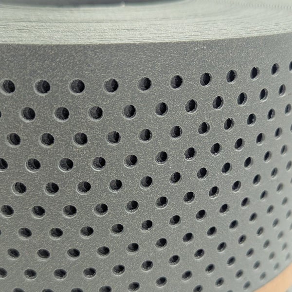 Nahaufnahme einer perforierten Folienrolle