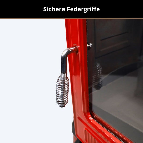 Sicherer Federgriff aus Metall an einer Ofentür.
