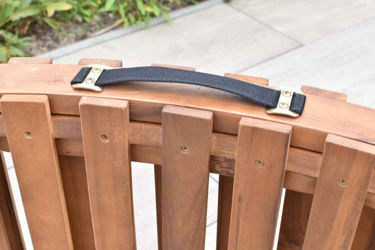 Holztisch mit Tragegriff