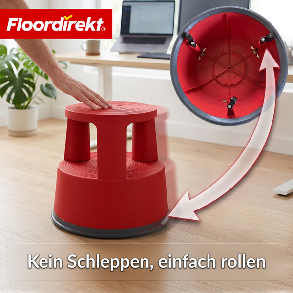 Floordirekt Logo. Roter Rollhocker aus Kunststoff mit zwei Stufen und federgelagerten Rollen an der Unterseite in einem hellen Raum.