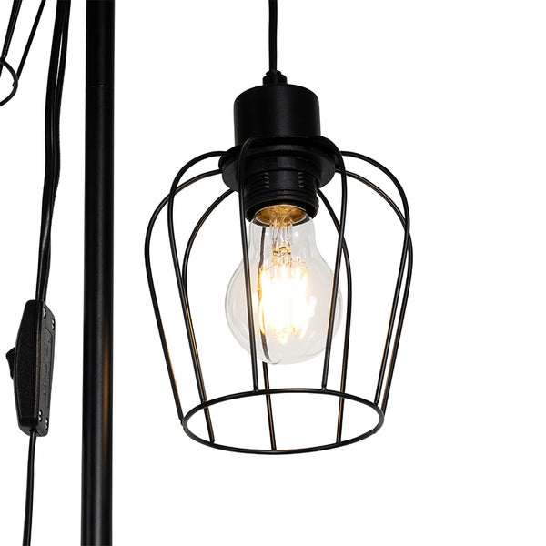 Detailaufnahme einer schwarzen Stehleuchte mit einer Glühbirne in einem Metallkäfig