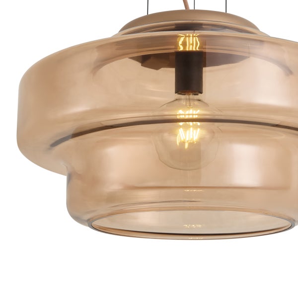 Moderne Pendelleuchte aus Glas mit bauchigem Schirm und mittig eingesetztem Leuchtmittel.