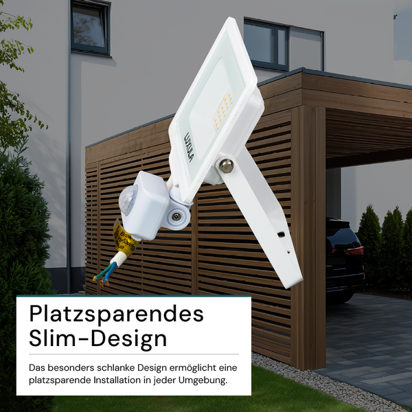 Luxula LED-Außenstrahler mit Bewegungsmelder vor Carport