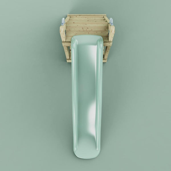 Draufsicht einer Wellenrutsche aus Kunststoff an einem Podest aus Holz mit Treppe und Handläufen.