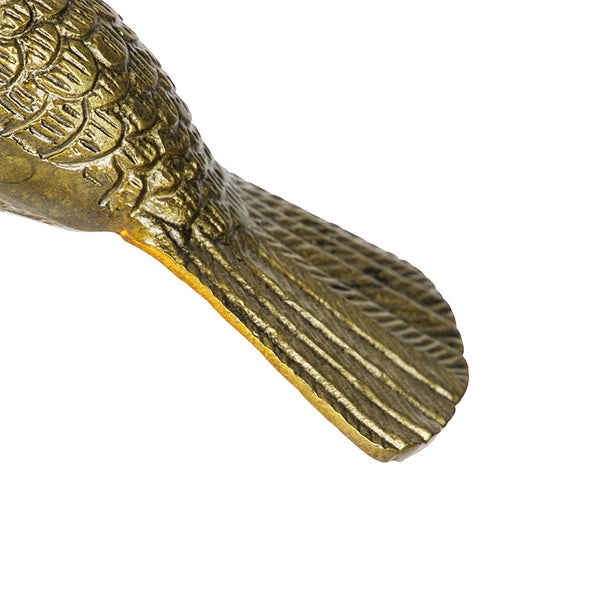 Detailansicht eines dekorativen Vogels aus Metall