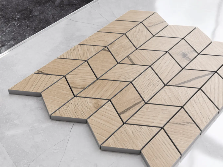 Mosaikfliese in Holzoptik mit Rautenmuster und Eichenmaserung.