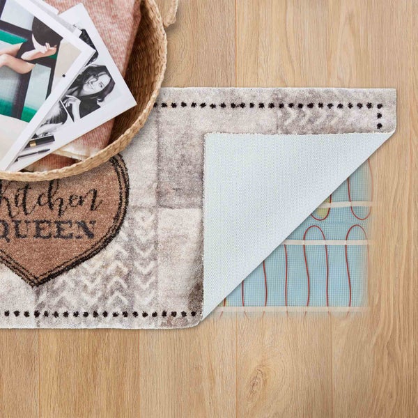 Küchenteppich mit Schriftzug Kitchen Queen und Fußbodenheizung