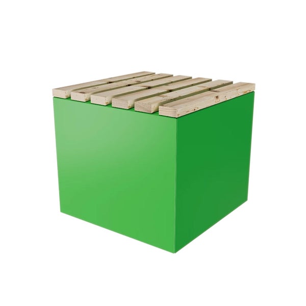 Sitzwürfel aus grünem Metall mit einer Oberseite aus hellen Holzlatten.
