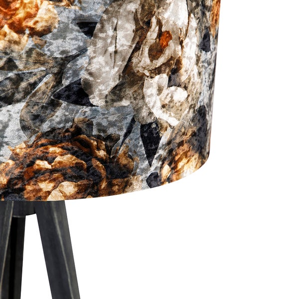 Detail einer Stehlampe mit Blumenmuster und Holzfuß