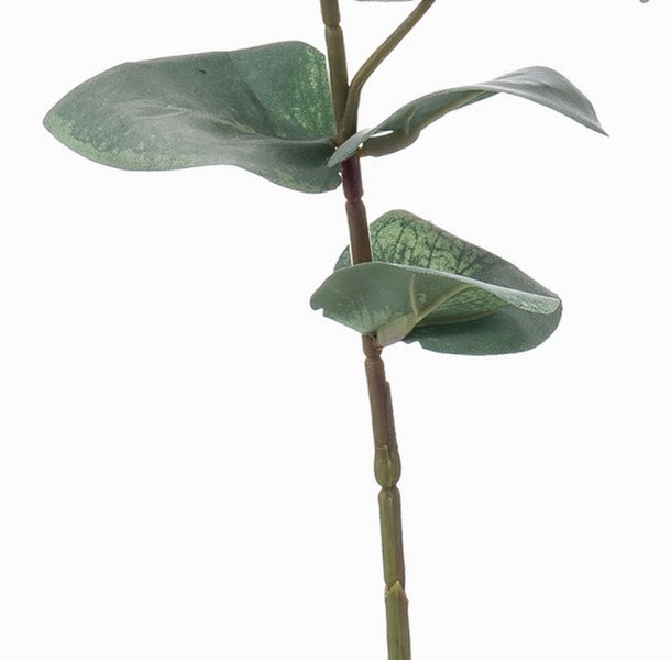 Nahaufnahme einer künstlichen Bambuspflanze mit grünen Blättern und braunen Halmen.