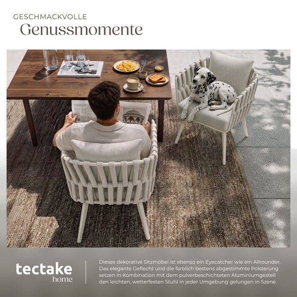 Tectake Home Gartenstühle mit Aluminiumgestell und Geflecht am Esstisch auf einer Terrasse mit Dalmatiner und einer Person beim Lesen.