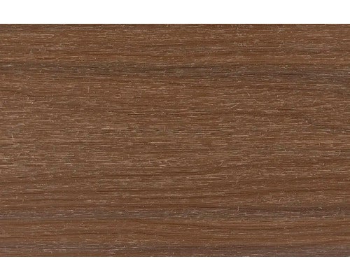 Oberfläche einer Terrassendiele aus Holz-Kunststoff-Verbundwerkstoff mit Holzstruktur in Braun.
