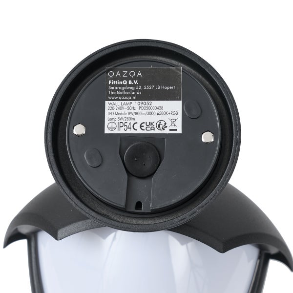 Rückansicht einer QAZQA Wandlampe mit technischen Daten, IP54 Schutzart und Montagesockel.