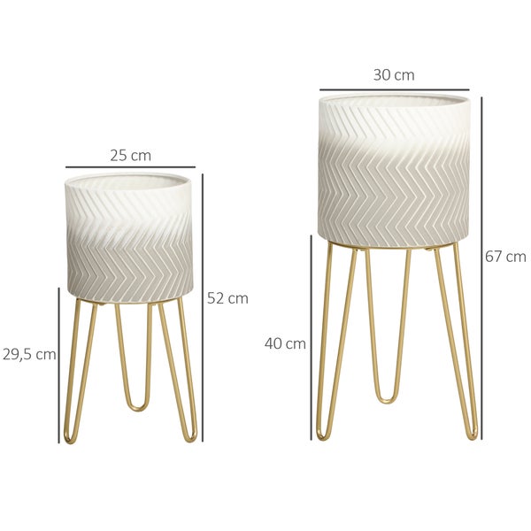 Zwei Blumentöpfe mit goldenen Ständern und geometrischem Muster.