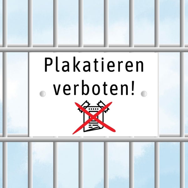 Schild mit dem Text: Plakatieren verboten!