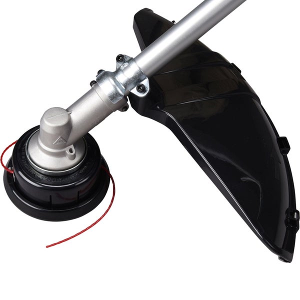 Handgriff eines Gartengeräts mit Bedienfeld, rotem Gashebel und Sicherheitsschalter an einem Metallrohr.