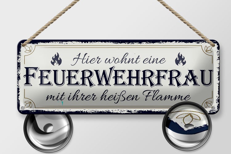 Blechschild Spruch 27x10cm Hier wohnt eine Feuerwehrfrau Dekoration