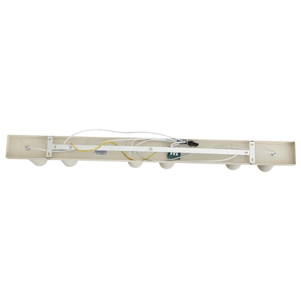 Rückseite einer länglichen Deckenlampe mit Montagehalterung und Verkabelung