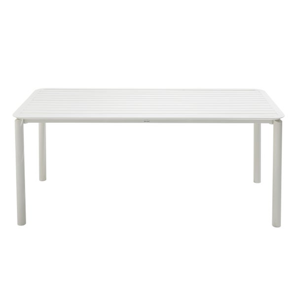 Rechteckiger weißer Gartentisch aus Aluminium mit einer Tischplatte in Lattenoptik und abgerundeten Ecken. Vidala Logo.