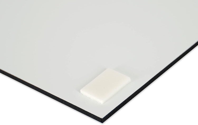 Kunststoffplatte mit Befestigungspads