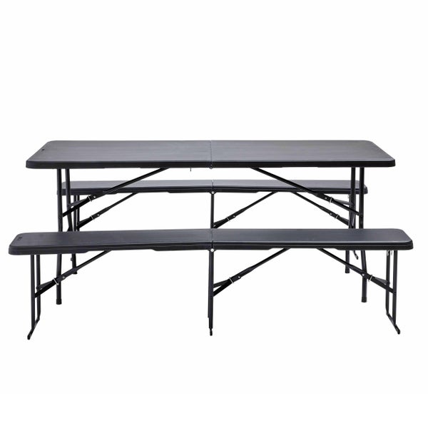 Klappbare Festzeltgarnitur in Schwarz bestehend aus einem Tisch und zwei Bänken aus Kunststoff und Metall.