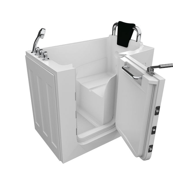 Weiße Sitzbadewanne mit Tür, integriertem Sitz, Armaturen und Handbrause für barrierefreies Baden.