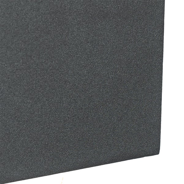 Nahaufnahme einer fein strukturierten, körnigen Oberfläche.