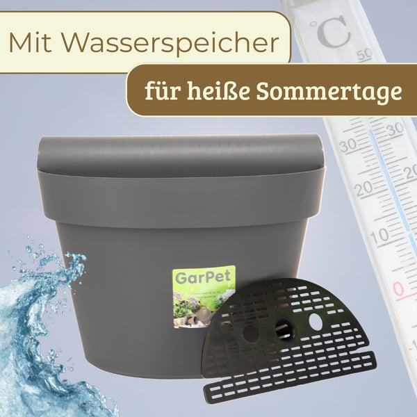 Detailansicht eines Gartentors mit Türdrücker und Schloss