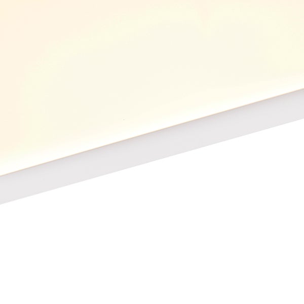 Detailansicht einer Zimmerdecke mit Beleuchtung