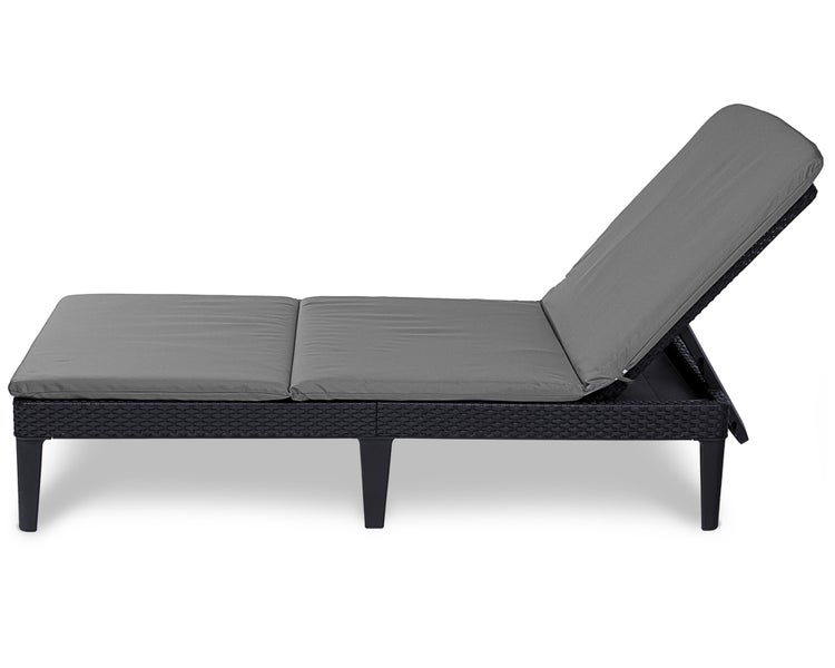 Gartenliege mit grauer Auflage