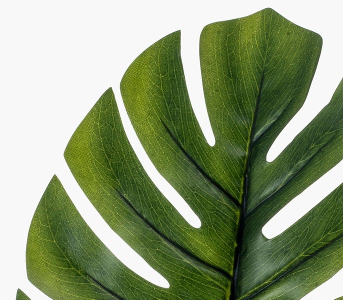 Künstlicher Hortensienzweig mit blauen Blütenköpfen und grünen Blättern.