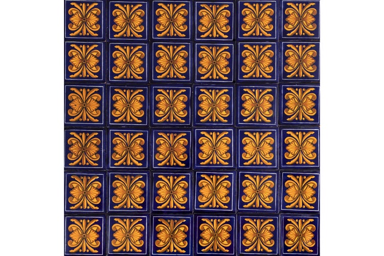 Fliesen mit floralem Muster