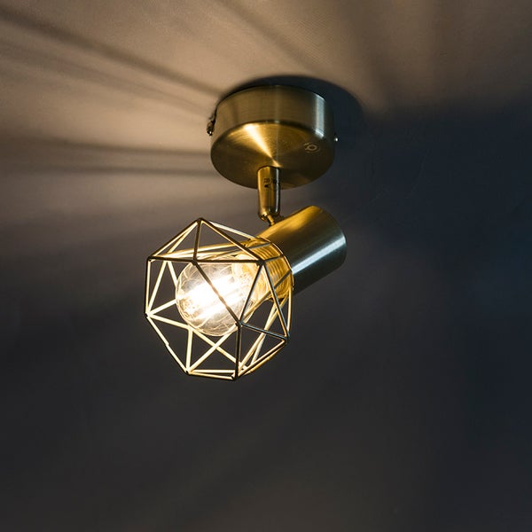 Deckenleuchte mit geometrischem Lampenschirm