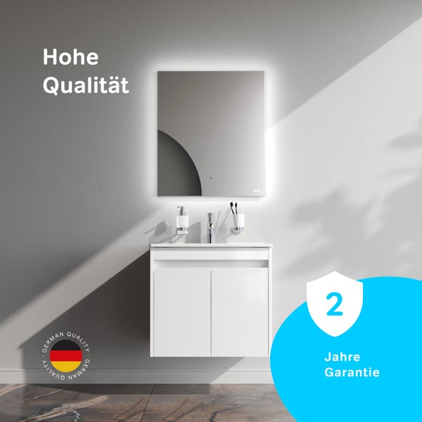 Waschtisch mit Spiegel und Unterschrank im Badezimmer