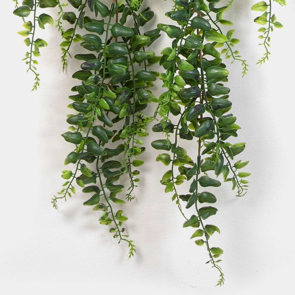 Künstliche Hängepflanze mit kleinen, dicken grünen Blättern an herabhängenden Ranken.