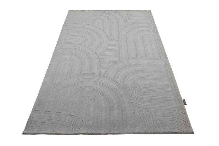 Rechteckiger Teppich mit modernem geometrischem Bogenmuster in Reliefoptik.