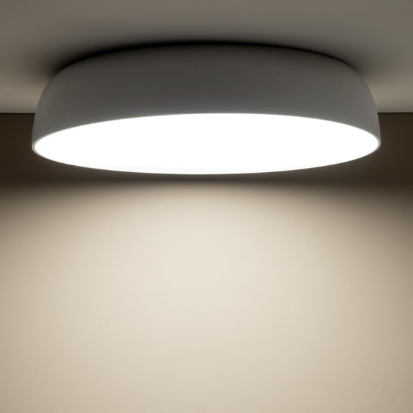 Runde weiße LED-Deckenleuchte mit gleichmäßigem hellem Licht.