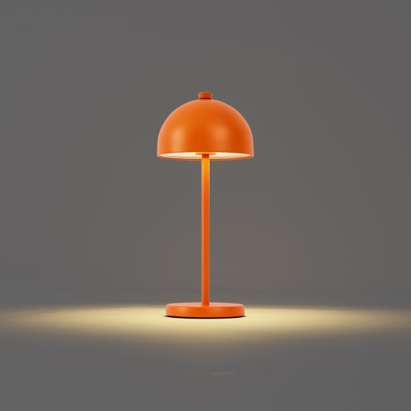 Orangefarbene Tischleuchte in Pilzform, kabellos, modernes Metallgehäuse, dimmbar.