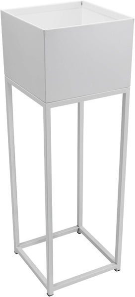 Weißer quadratischer Pflanzkübel auf hohem Metallgestell.