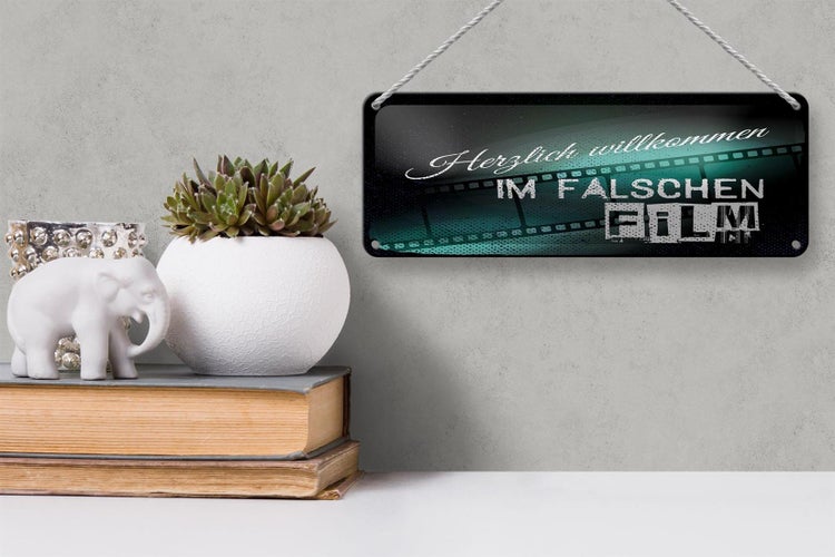 Blechschild Spruch 27x10 cm Herzlich willkommen im falschen Film Dekoration
