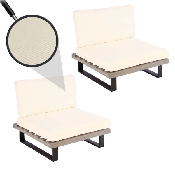 Garten-Lounge-Sessel mit Holzrahmen, schwarzen Metallbeinen und cremefarbenen Polstern, Detailansicht der Stoffstruktur.
