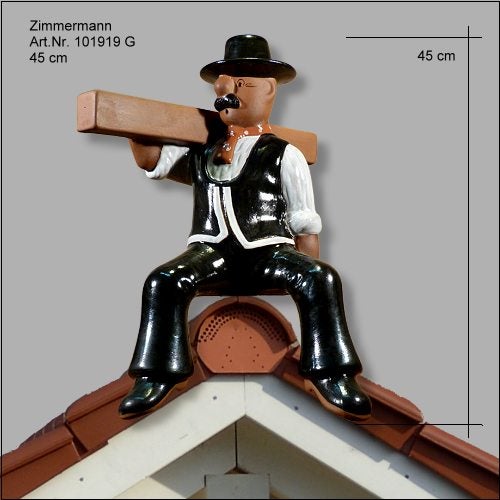 Firstfigur in Form eines sitzenden Zimmermanns mit Holzbalken, Höhe 45 Zentimeter.